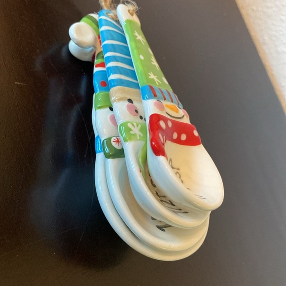 Pier 1, Discontinued Set of Ceramic Hand Painted Snowman Measuring Spoons - Picture 8 of 9